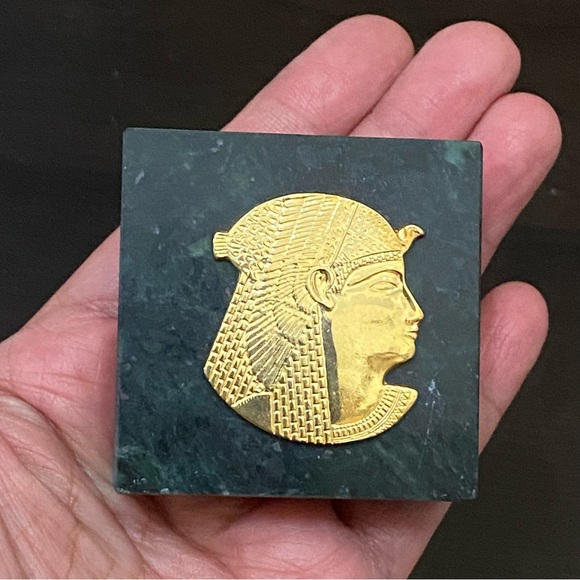 Vintage Brass Cleopatra Egyptian on Granite Stone 2x2 Square Paperweight - Picture 6 of 8